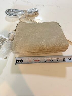 Cream Crossbody Bag with Gold Chain Strap
